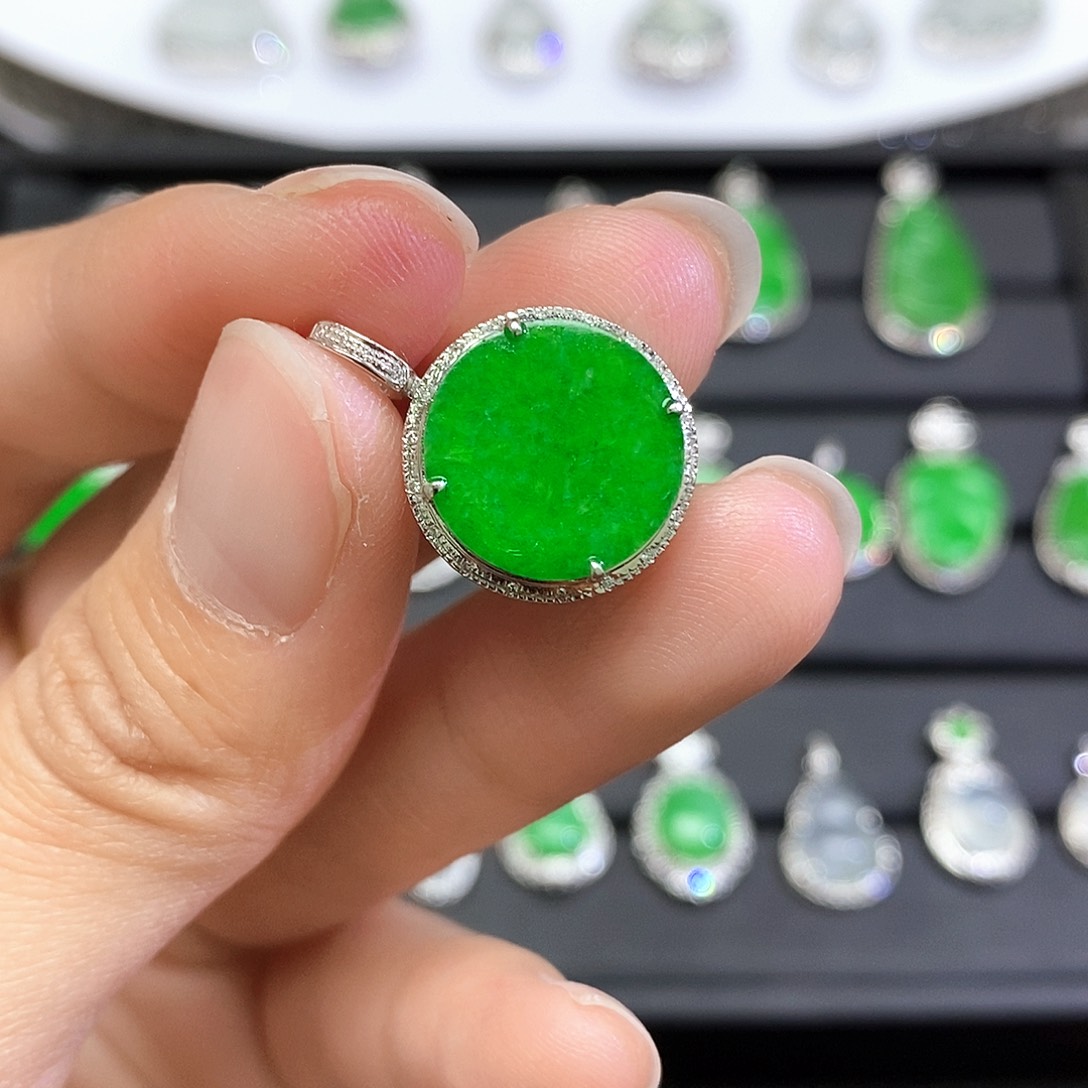 翡翠18K金镶嵌吊坠(不含链)