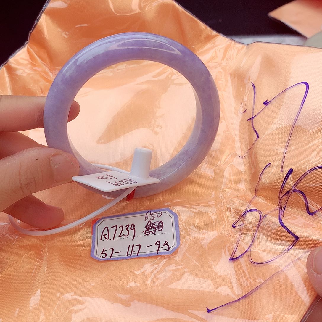 翡翠手镯未镶嵌翡翠