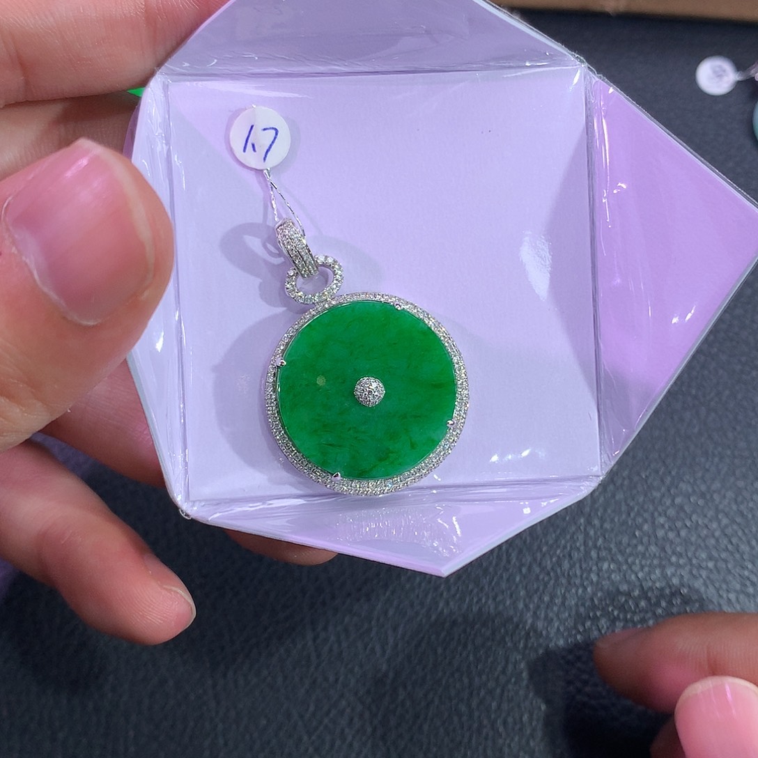 翡翠吊坠(赠链)18K金镶嵌