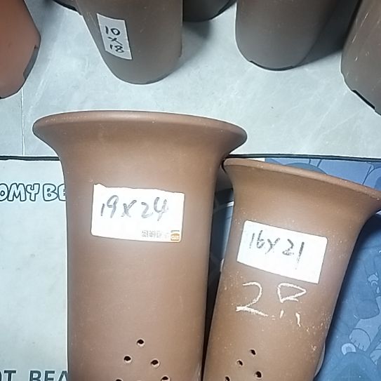 紫砂兰花盆两个紫砂花盆