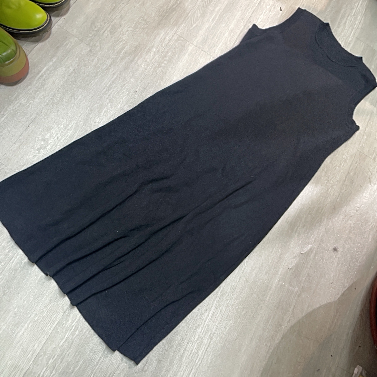 黑色无袖收腰连衣裙-果梓922