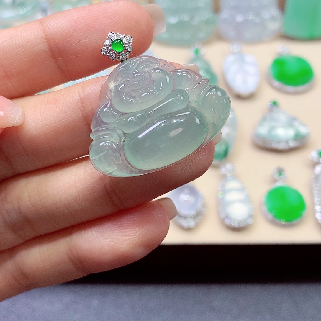 翡翠18K金镶嵌颈饰空**兰翡翠