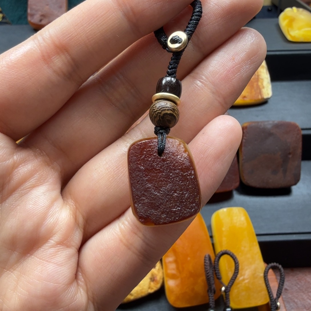 琥珀吊坠(赠链)未镶嵌