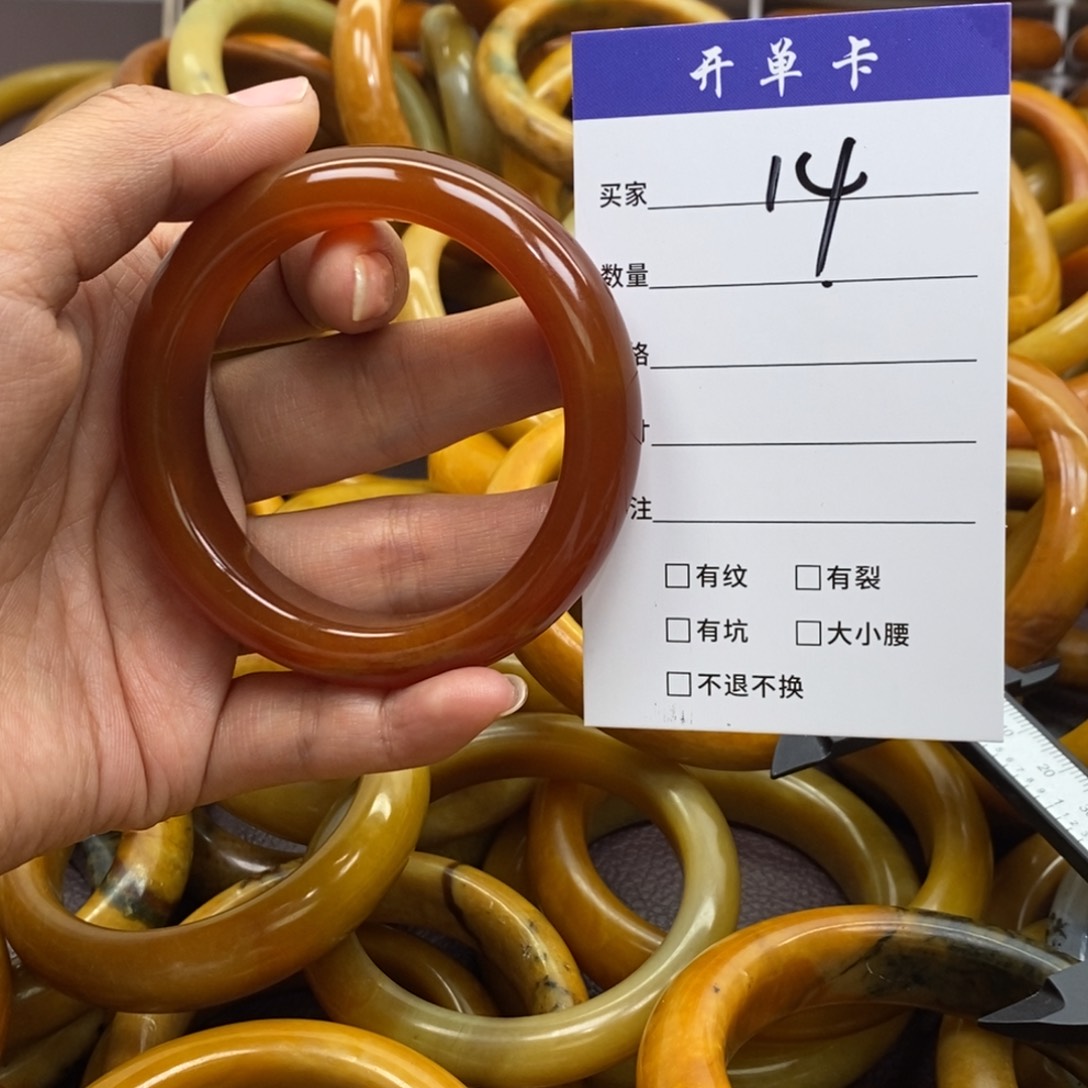 未镶嵌蛇纹石玉手镯张***语