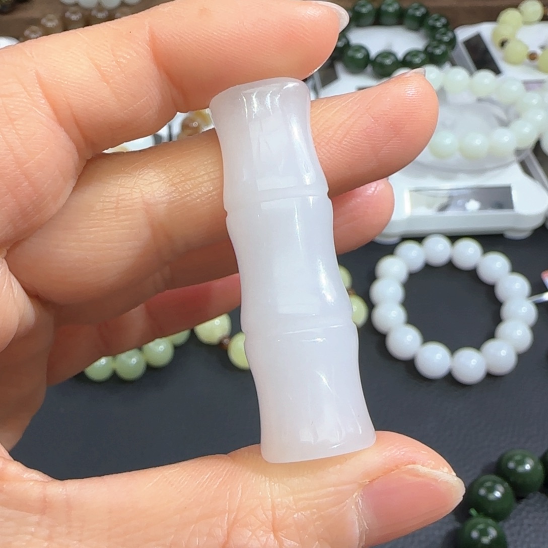 石英质玉颈饰未镶嵌