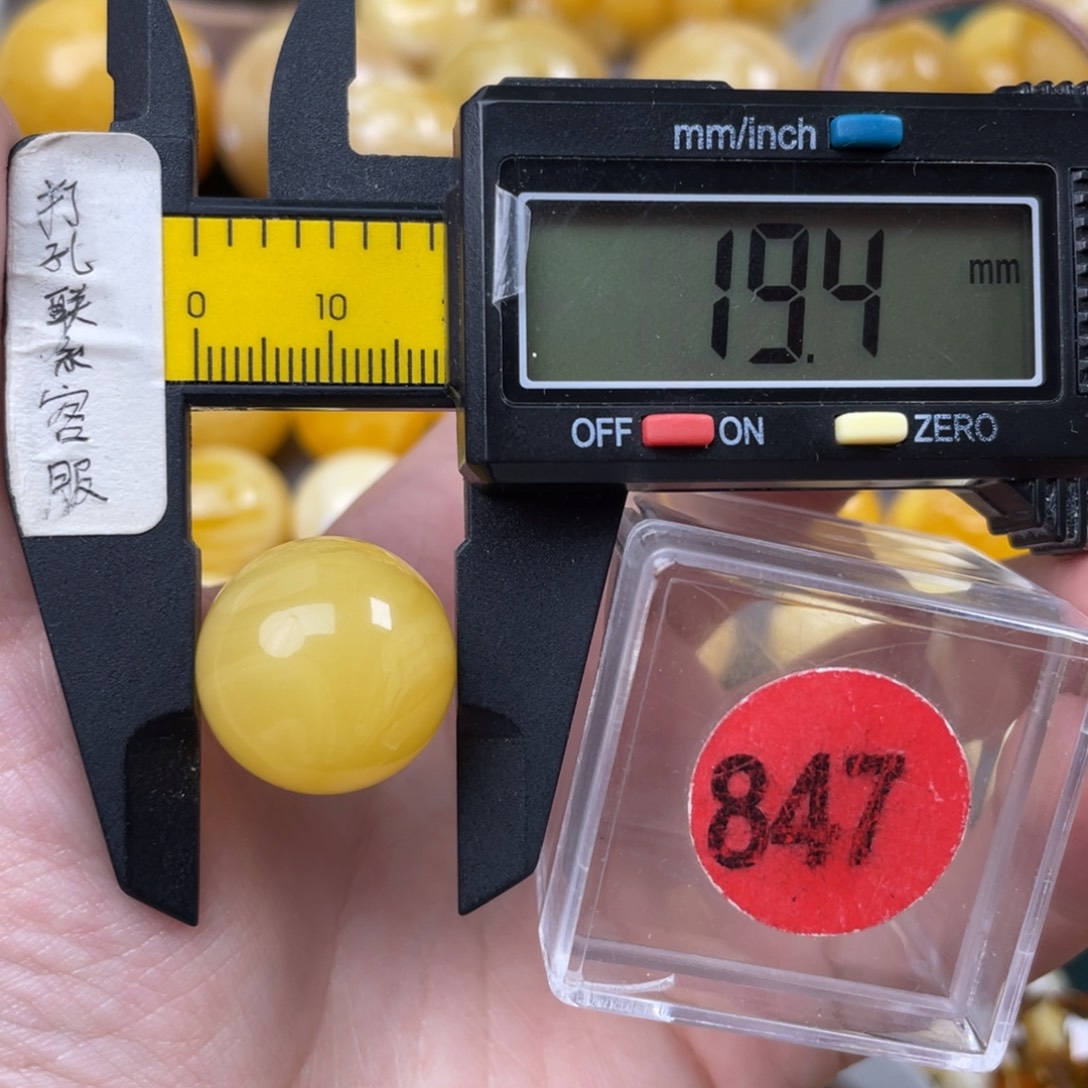 蜜蜡未镶嵌珠宝奇石
