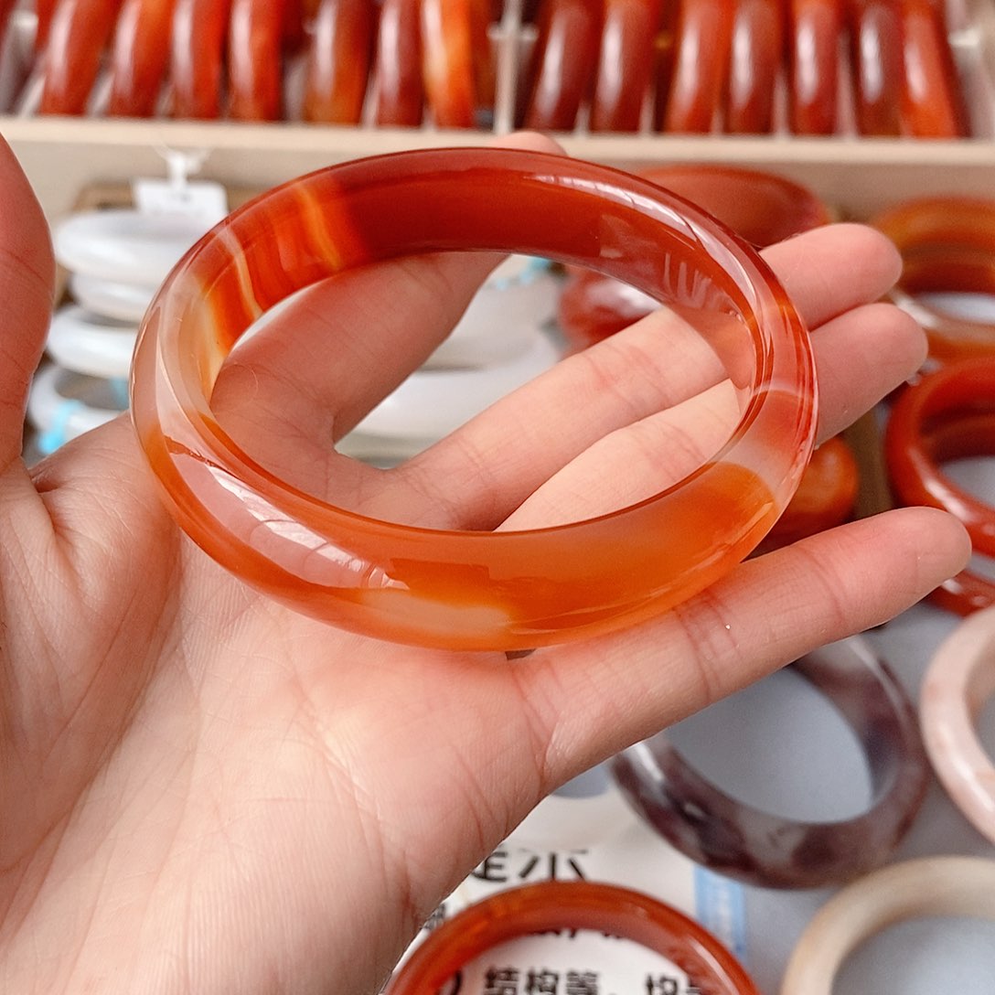 玛瑙/玉髓手镯未镶嵌纪*