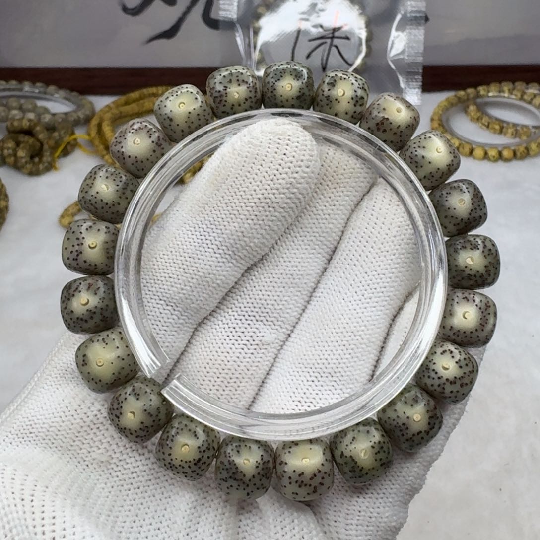 手串星月菩提11×10黑冰  同枝  047