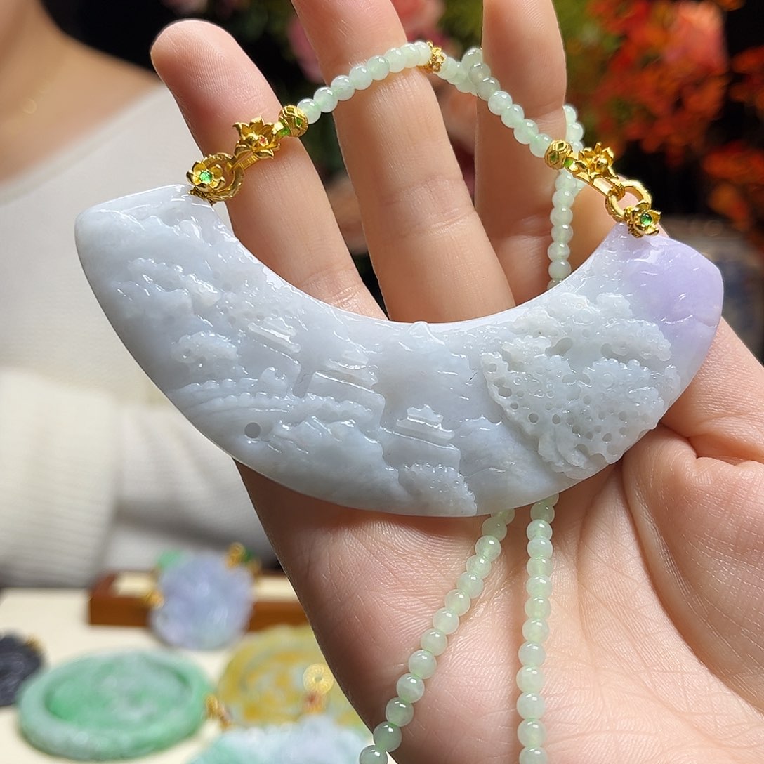 翡翠颈饰未镶嵌弯弯