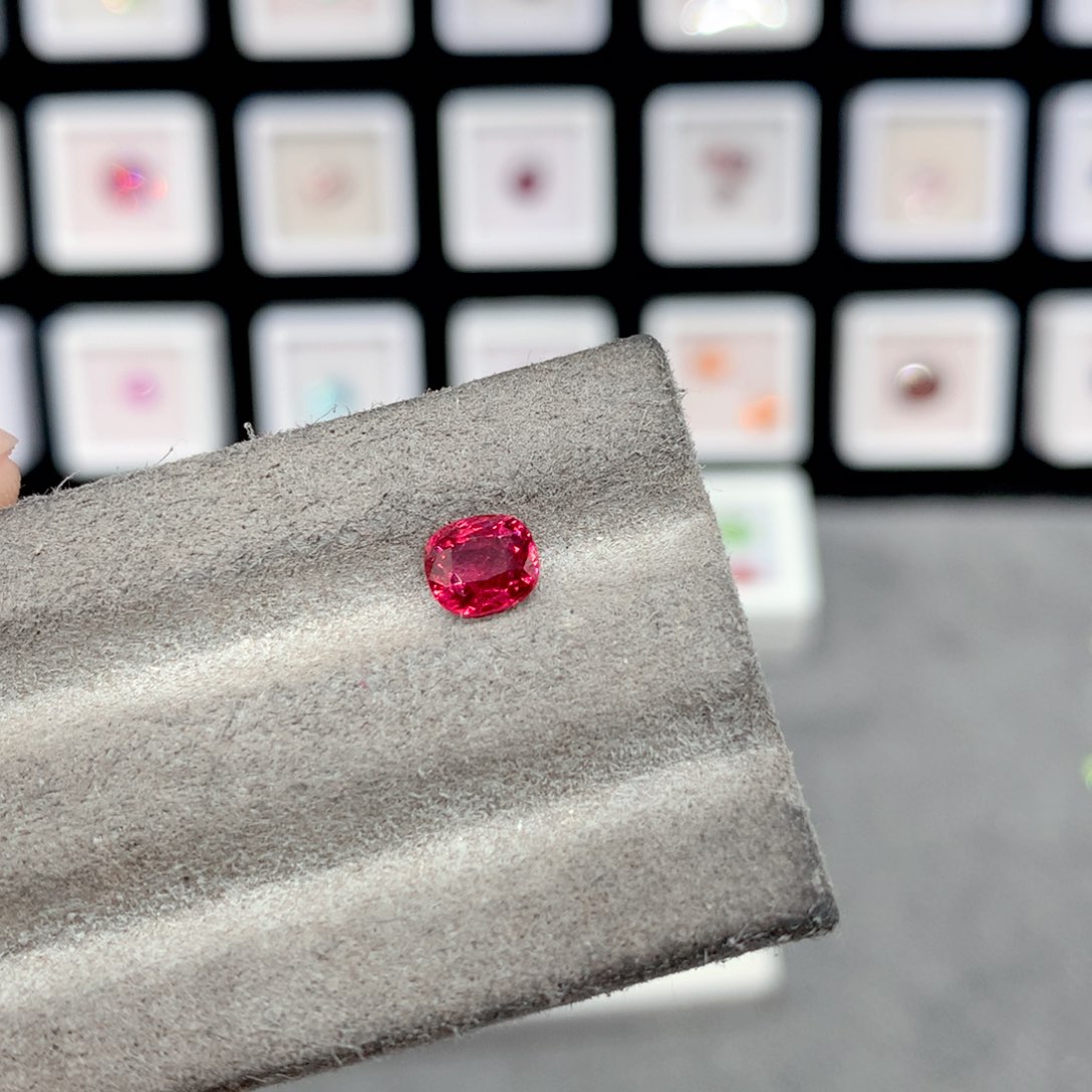 尖晶石裸石未镶嵌尘**棠0.73克拉