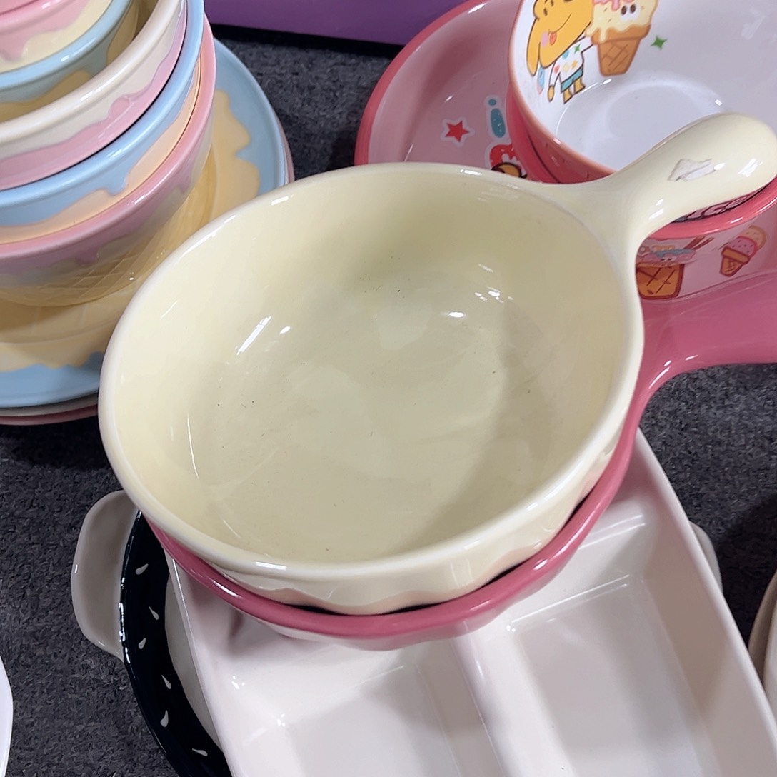 陶瓷两个纯色单饼碗黄色加粉红色