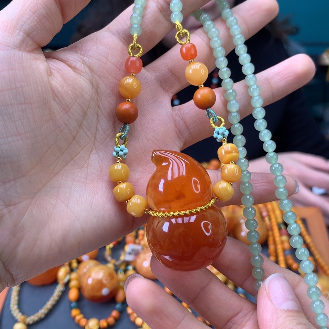 蜜蜡未镶嵌颈饰葫芦