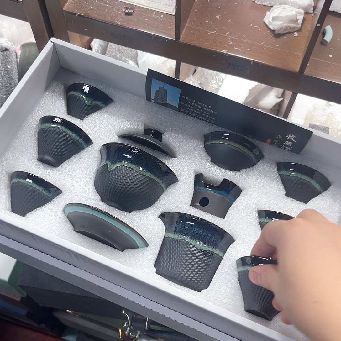 孤品茶具套装等。          