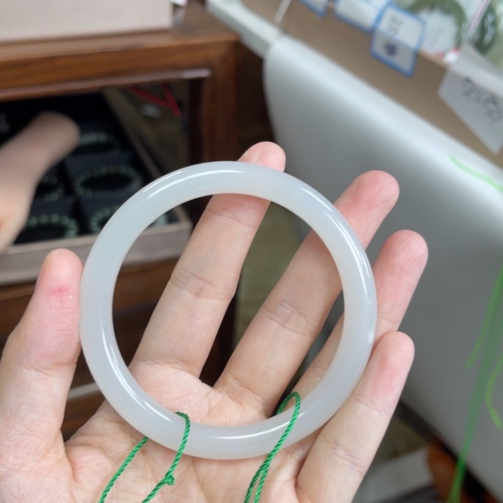 和田玉未镶嵌手镯58