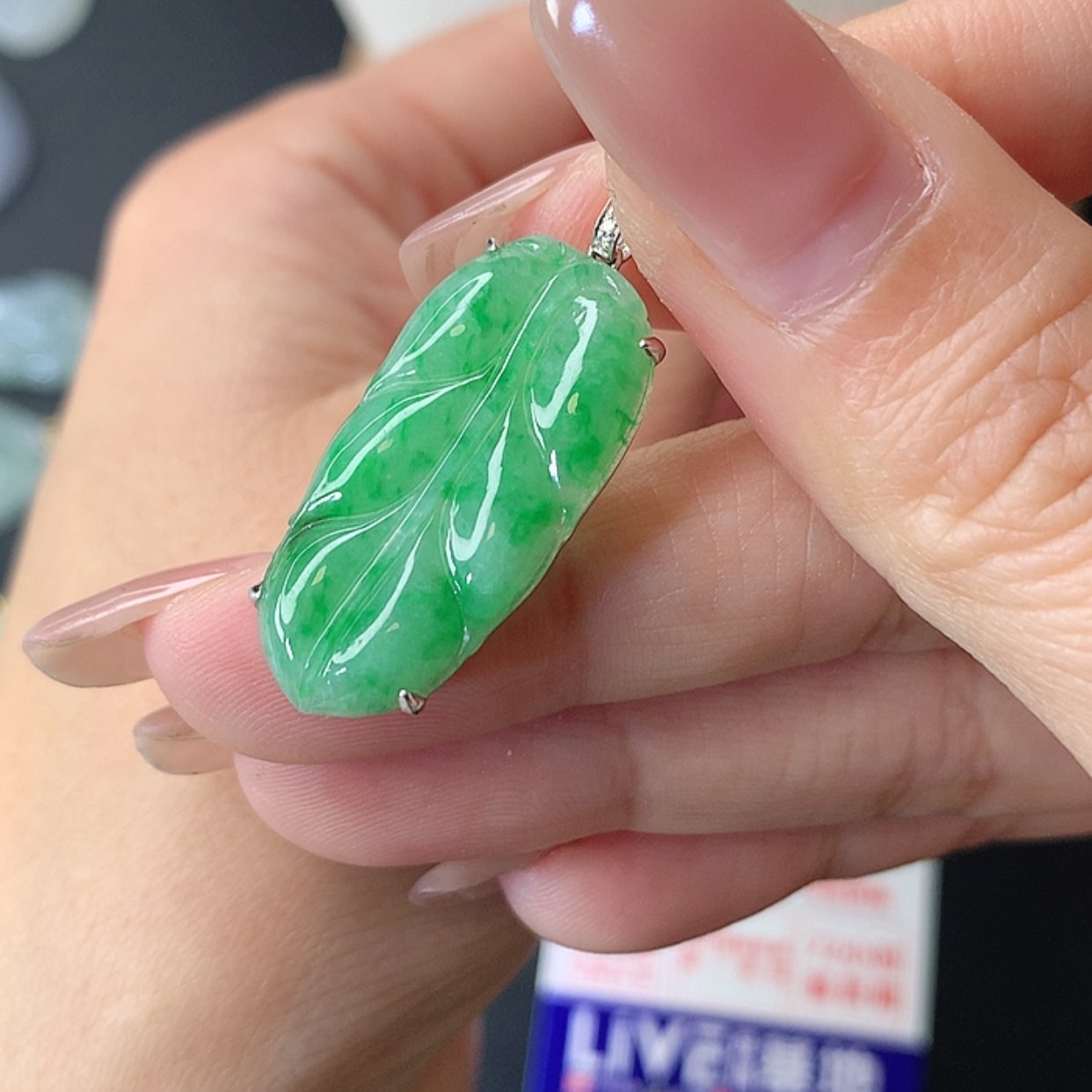 【闪购商品】翡翠吊坠(不含链)18K金镶嵌