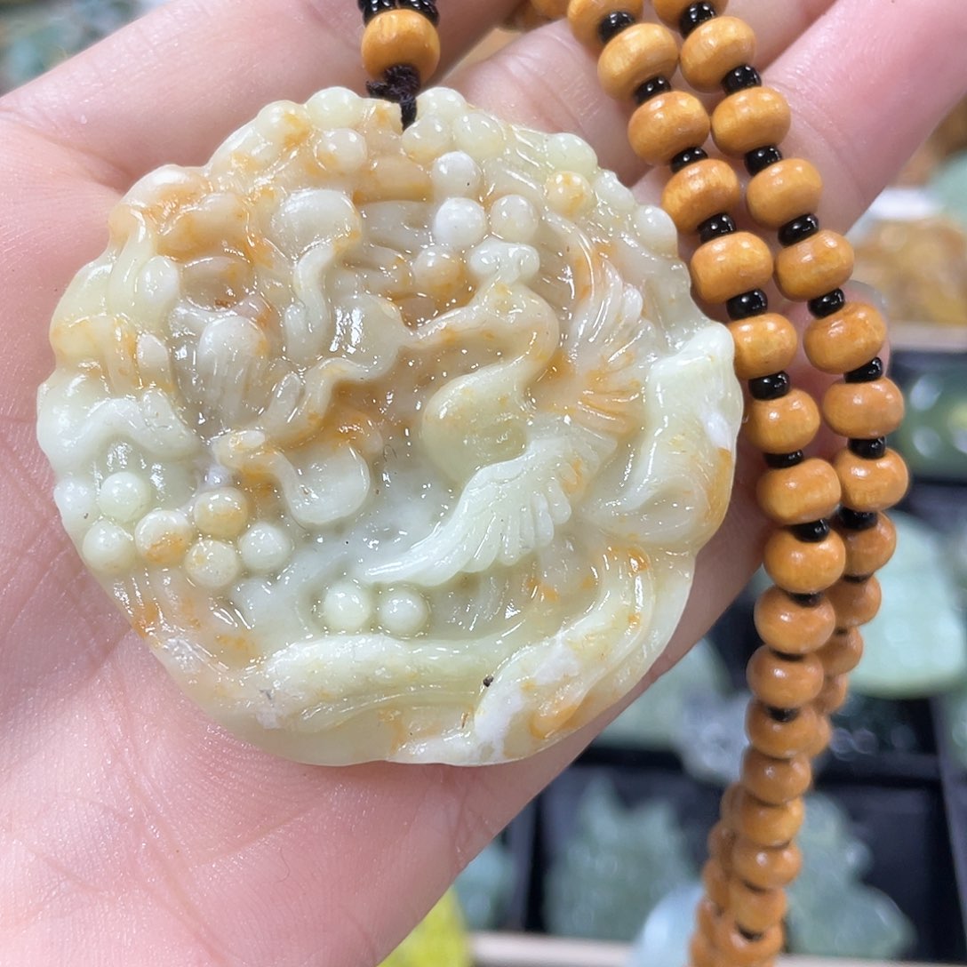 蛇纹石玉颈饰未镶嵌