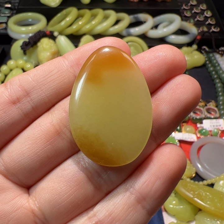 和田玉（黄玉）颈饰未镶嵌