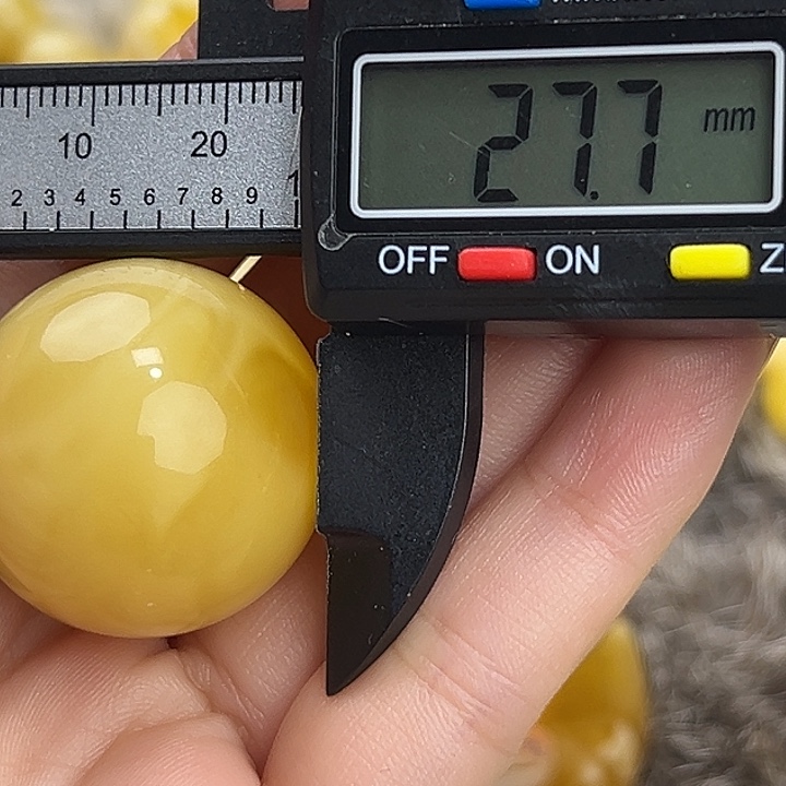 龙***龙蜜蜡未镶嵌裸石微瑕898