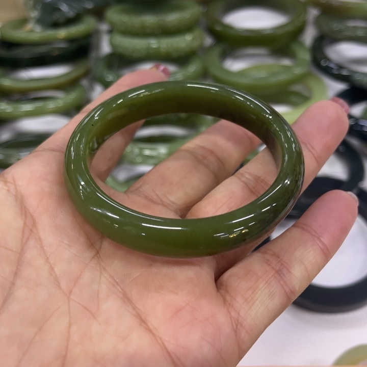 和田玉未镶嵌手镯