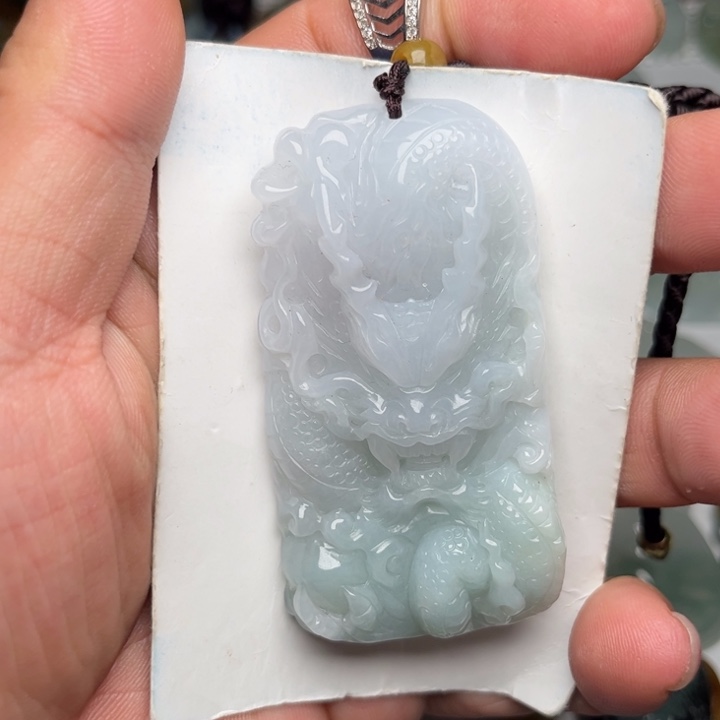 翡翠未镶嵌颈饰龙牌