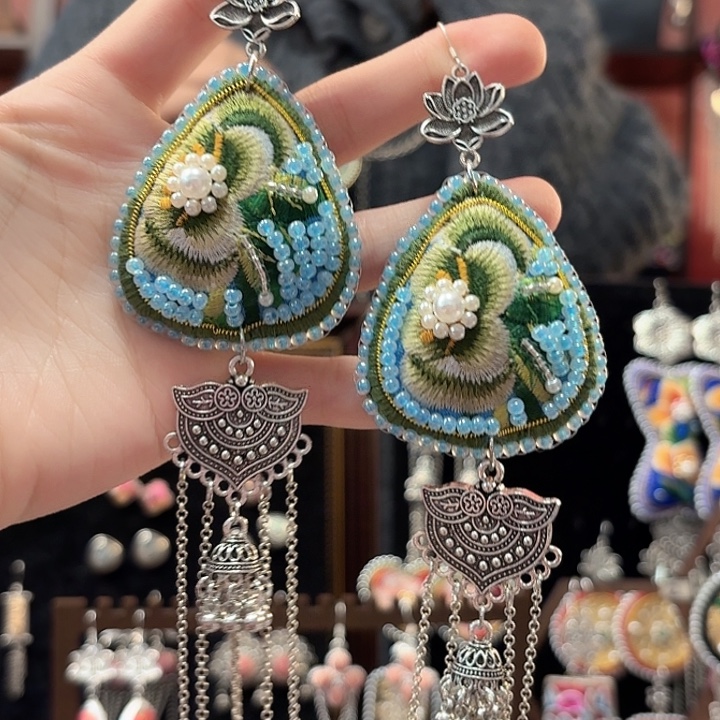 织绣云织谣老绣饰品70