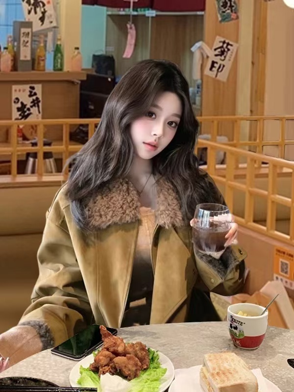 巨好看的冬季新款老钱风毛绒绒翻领短外套女加厚加绒保暖夹克上衣