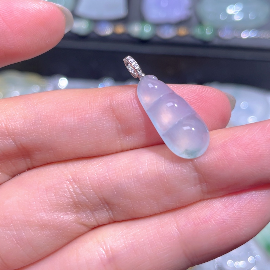 颈饰18K金镶嵌翡翠翡翠