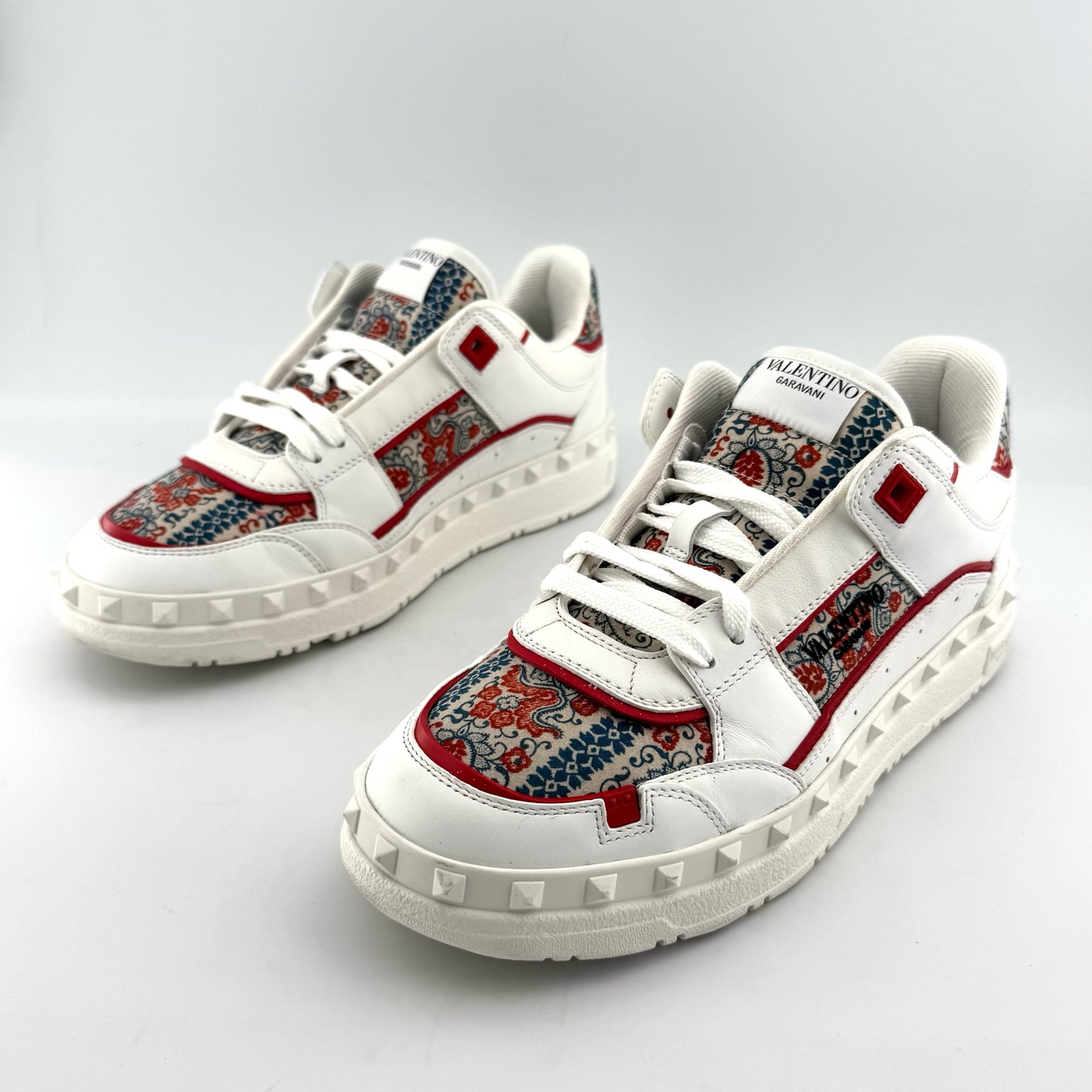 95新 Valentino/华伦天奴 华伦天奴 39码 铆钉系带休闲鞋 D8850