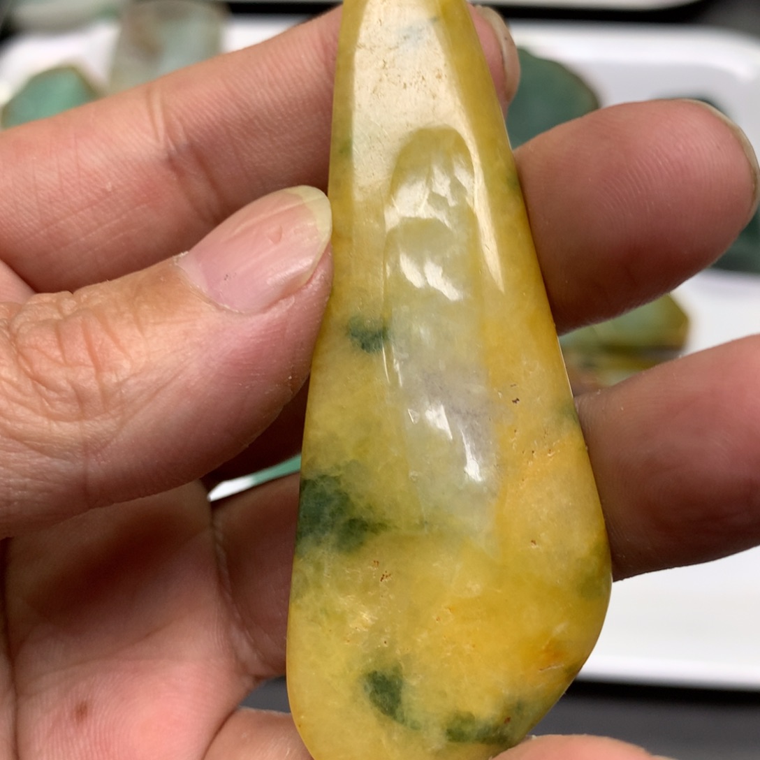 翡翠颈饰未镶嵌翡翠