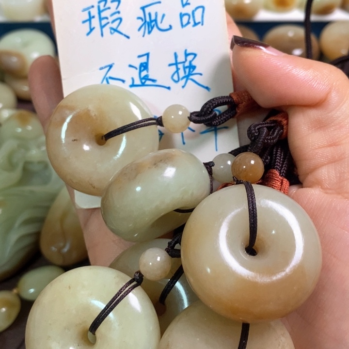 和田玉未镶嵌颈饰随机发一个