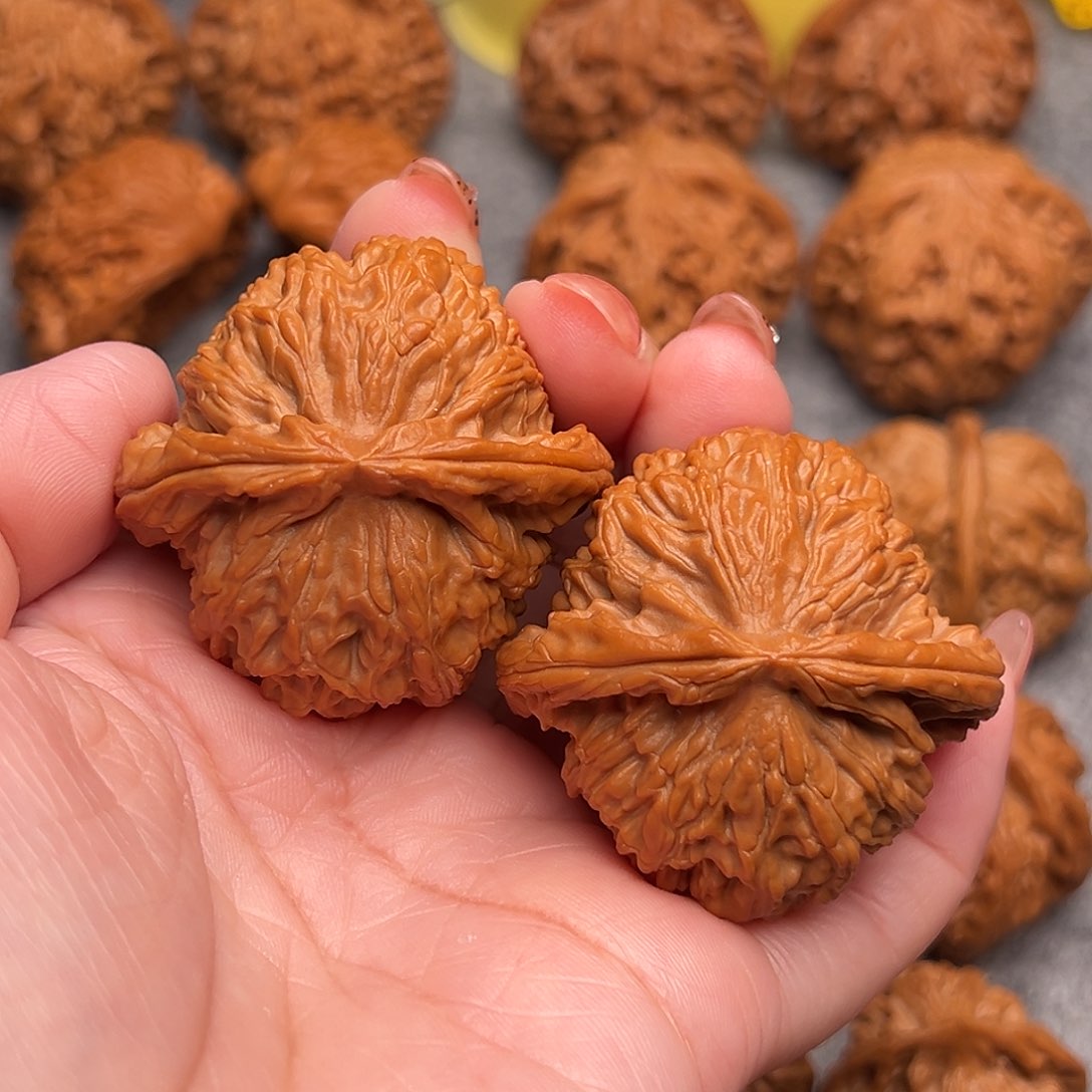 把件文玩核桃精品粗棱白狮子45+全品重51克