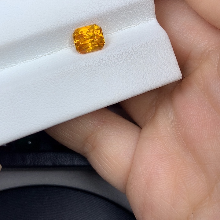 蓝宝石裸石1.94ct金黄色黄蓝宝吉尔德