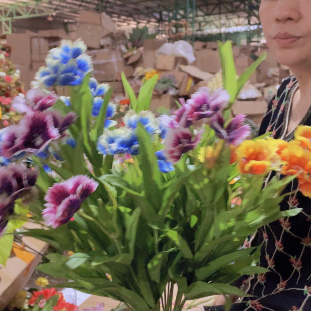 陶瓷花瓶，仿真绿植。4