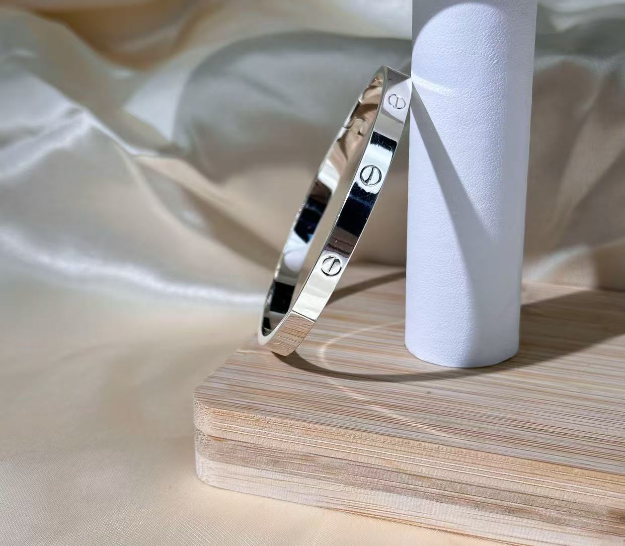 YZ060 现代简约精品手环 卡家手环 银色首饰