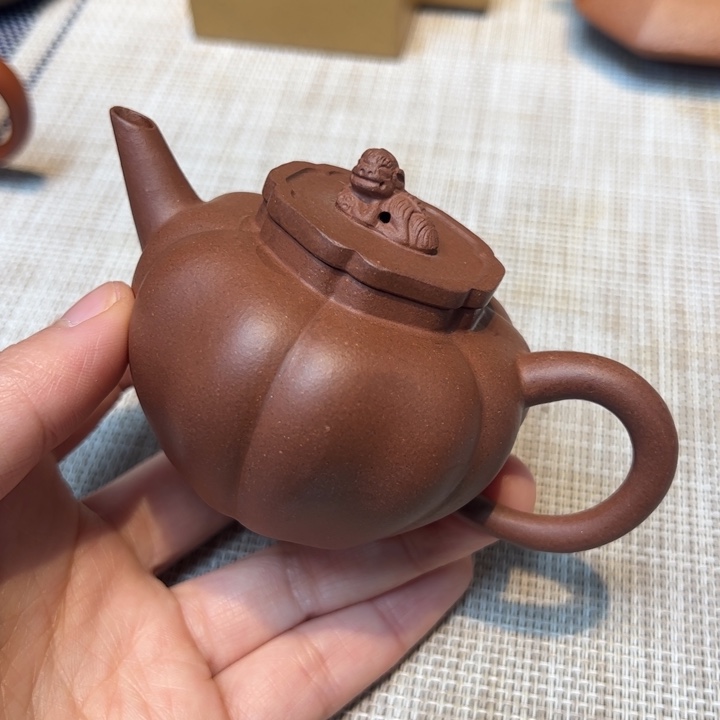 茶壶紫砂狮球，容量100毫升，紫泥