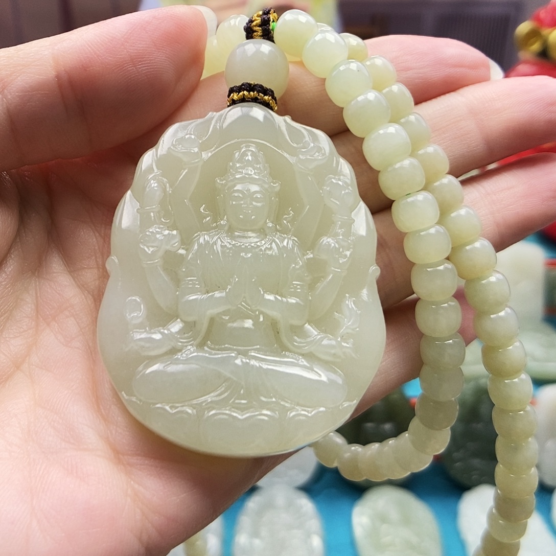 和田玉未镶嵌颈饰001属老鼠佩戴千手观音
