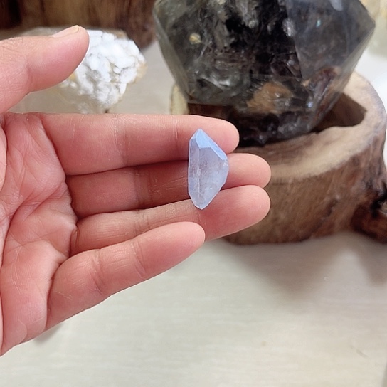 水晶天然水晶原石未镶嵌马*嘟