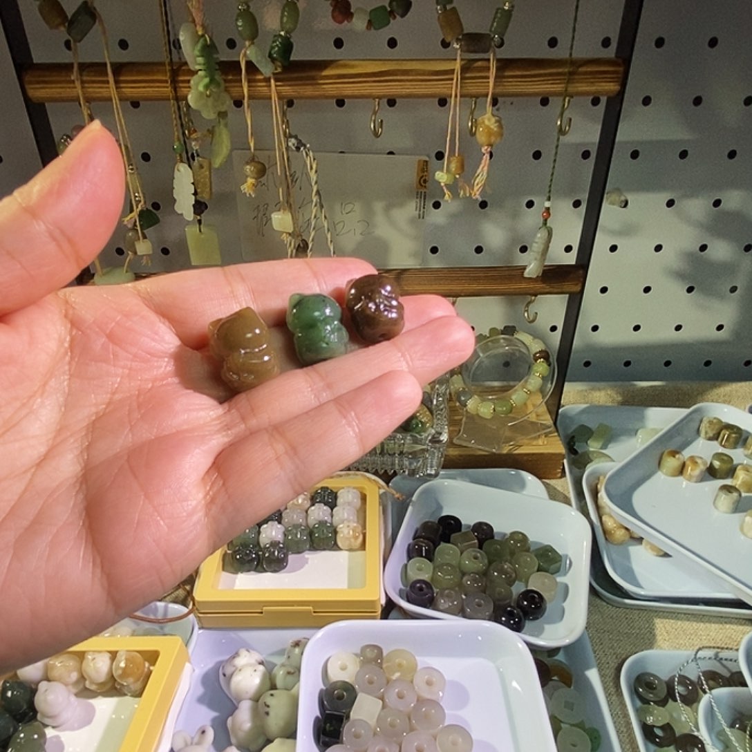 眼***圆和田玉未镶嵌手链