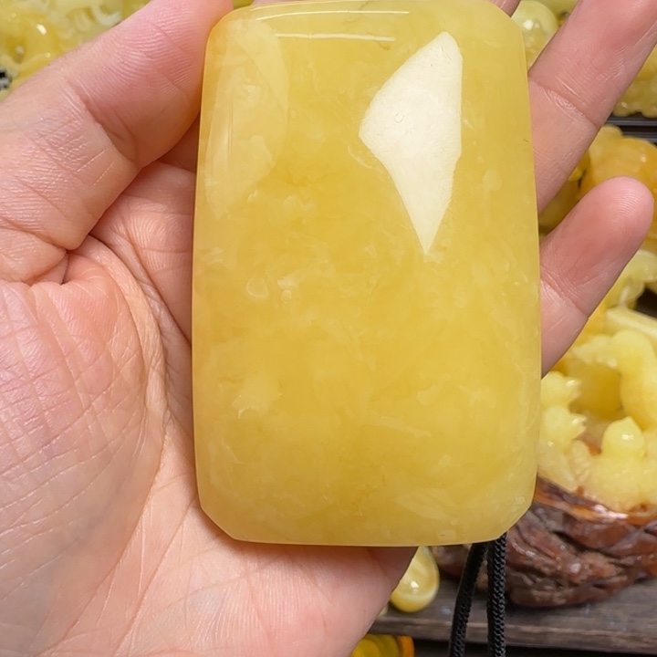 蜜蜡未镶嵌珠宝奇石