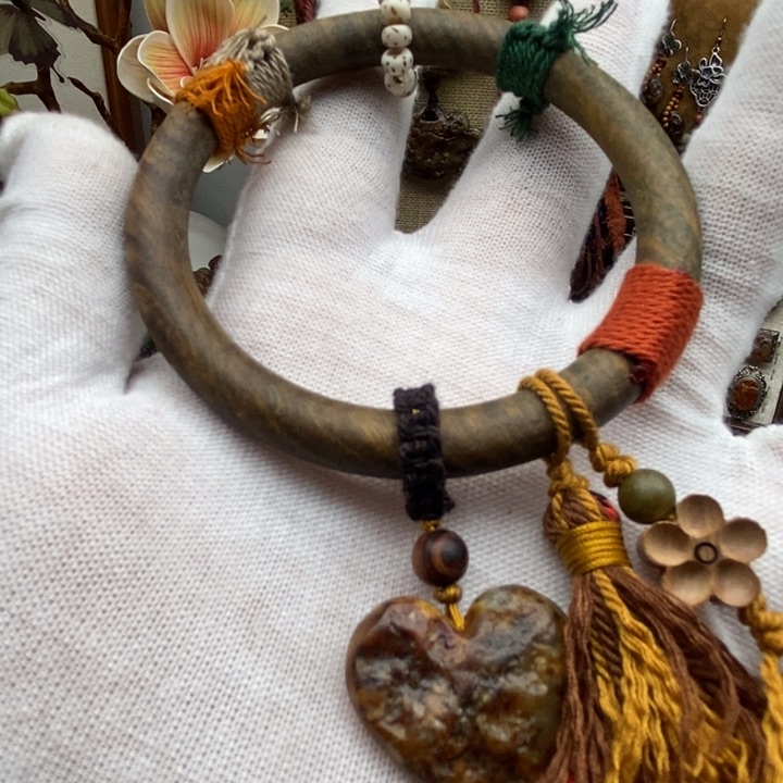 未镶嵌岫岩河磨玉（透闪石质玉）挂件小****手