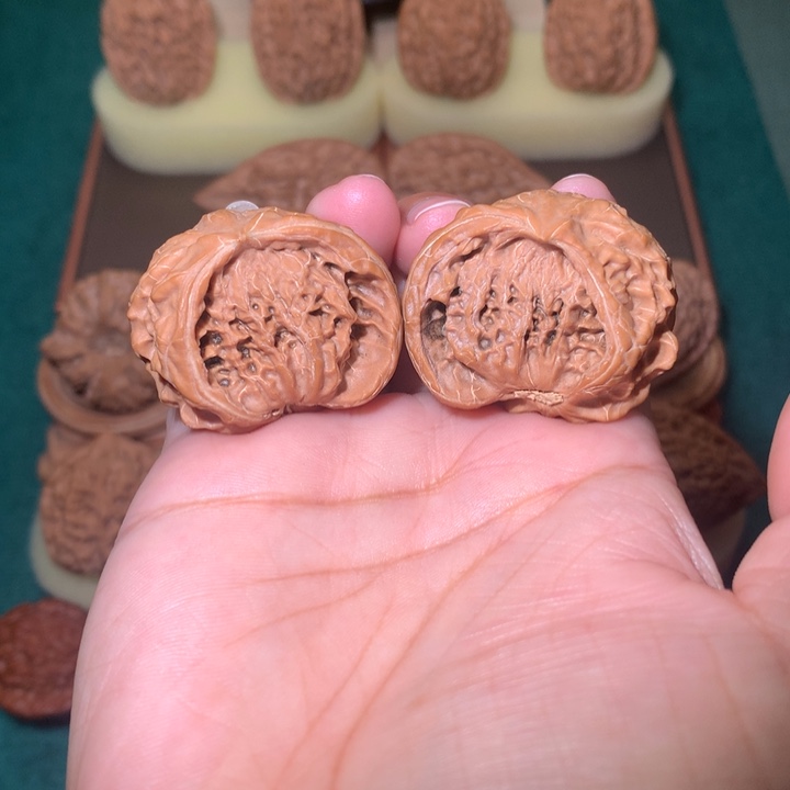 核桃文玩核桃把件聚宝盆