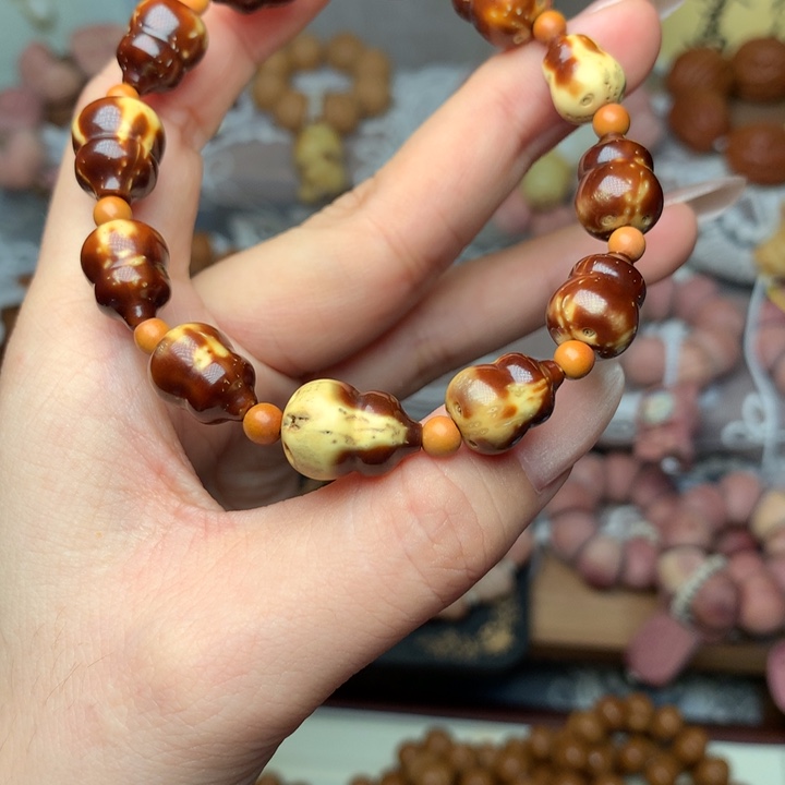 猴头核桃吊坠熊猫紫金鼠手串