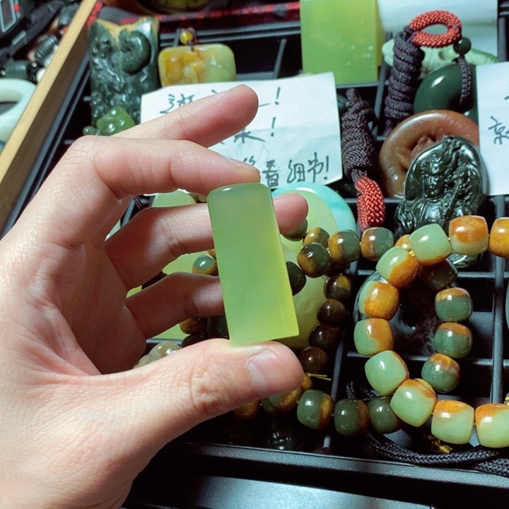 蛇纹石玉颈饰未镶嵌