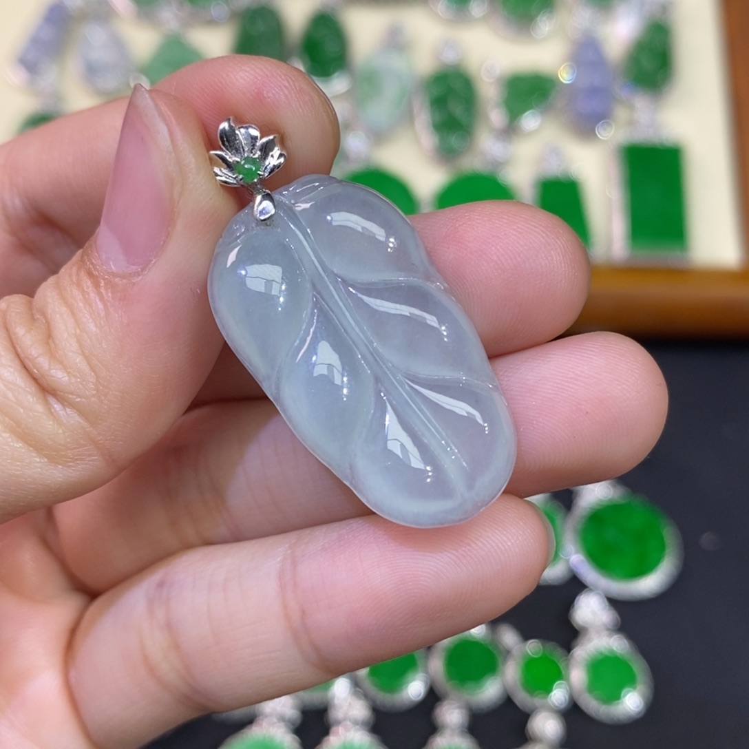 翡翠吊坠(不含链)18K金镶嵌