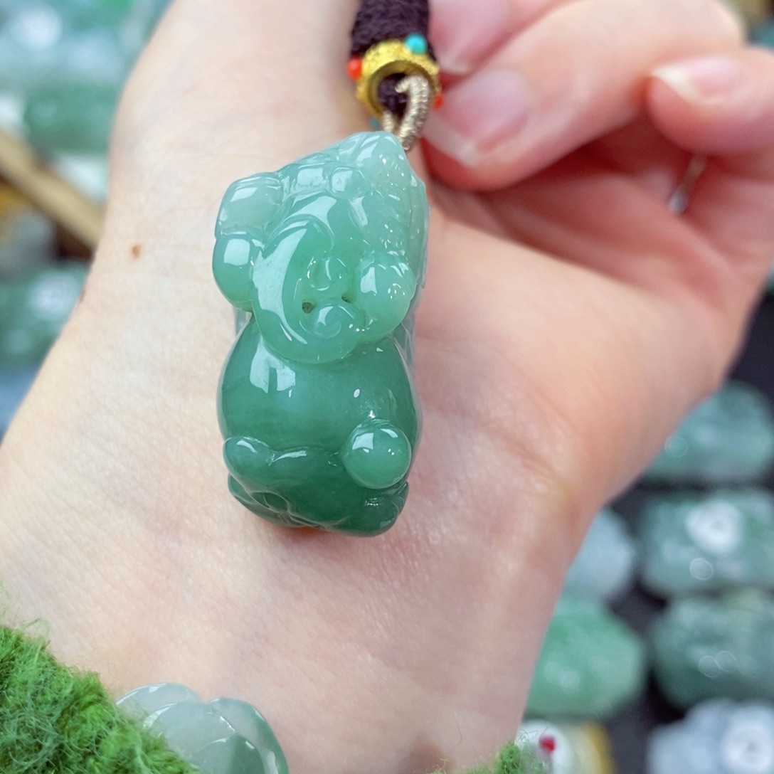 翡翠颈饰未镶嵌天然