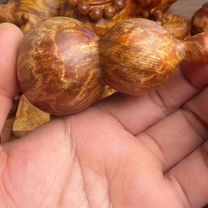 闻***悦松木（琥珀木）无事牌微瑕