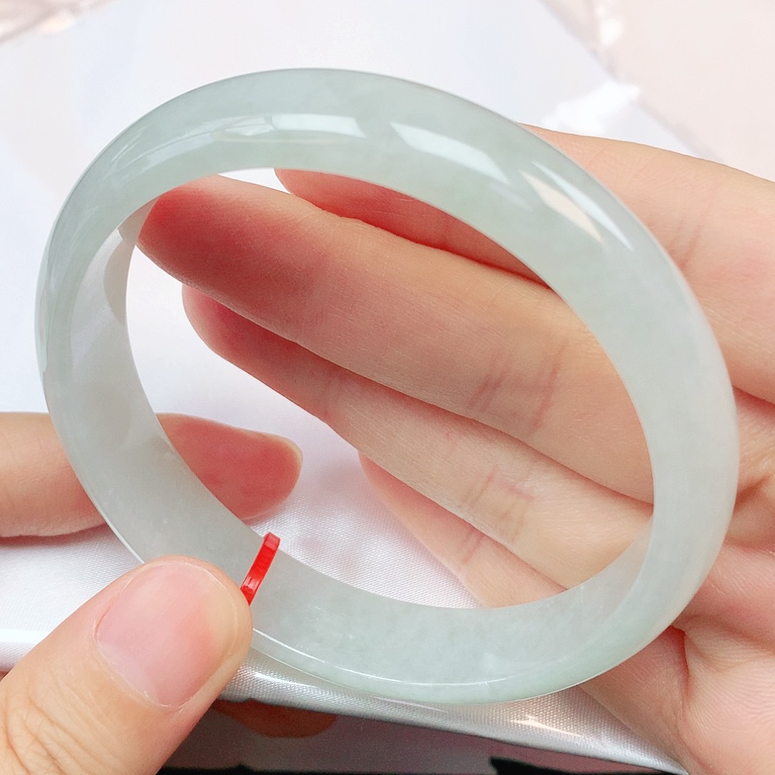 翡翠手镯未镶嵌抖音111