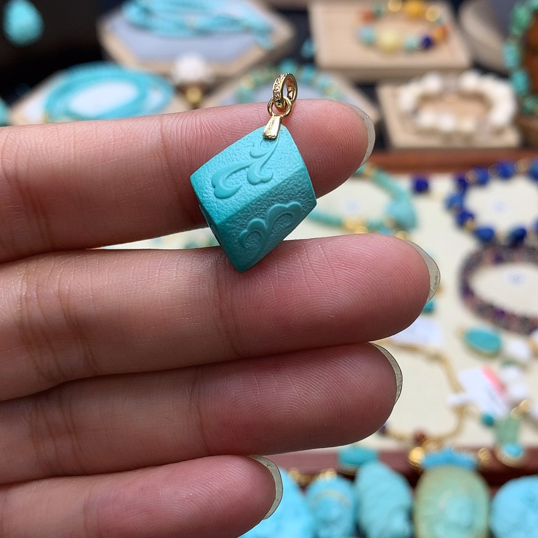 绿松石18K金镶嵌颈饰