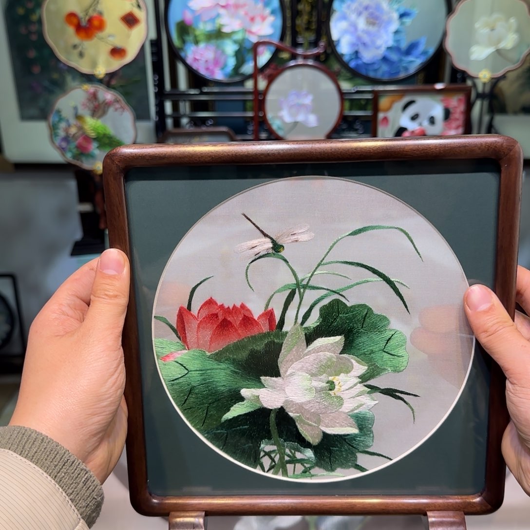 刺绣刺绣工艺精湛异色