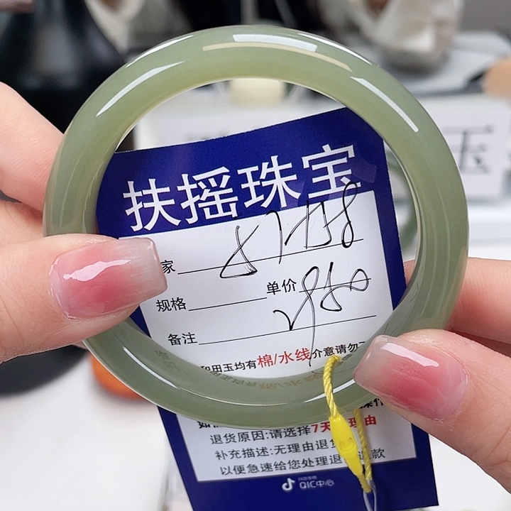 和田玉手镯5758未镶嵌吃**哦